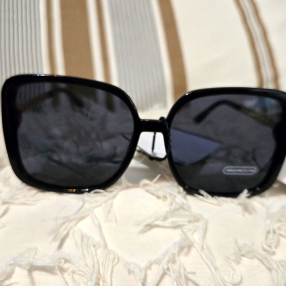 Sunglasses NWT - Picture 2 of 5